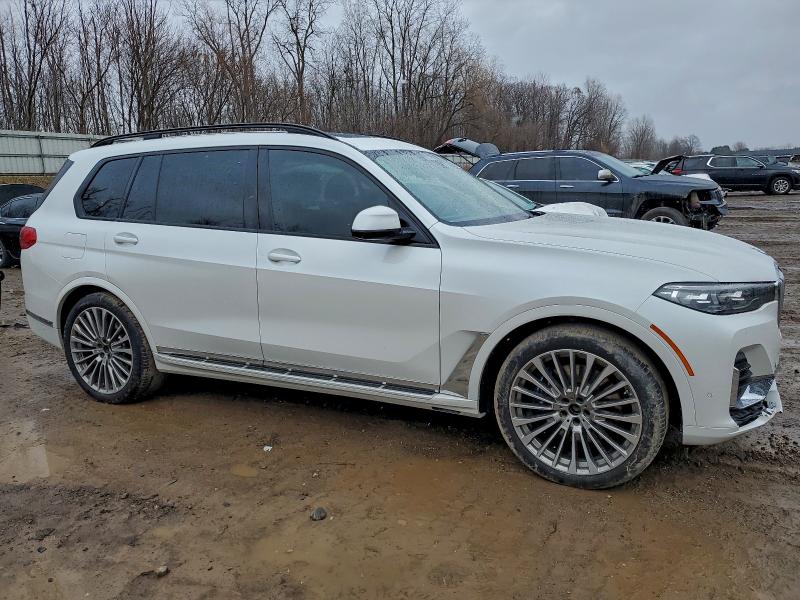 Photo 4 from auction – 2022 BMW X7 XDRIVE4 with VIN 5UXCW2C02N9L41257