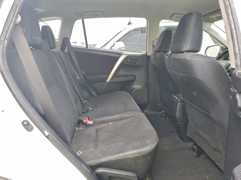 Photo 11 from auction – 2015 TOYOTA RAV4 LE with VIN JTMZFREV3FJ033947