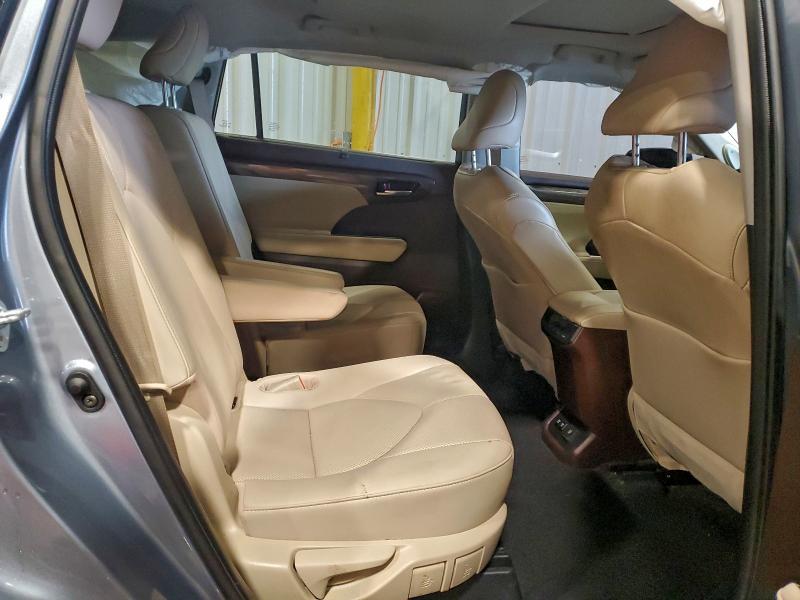 Photo 11 from auction – 2021 TOYOTA HIGHLANDER with VIN 5TDDZRBH7MS069978