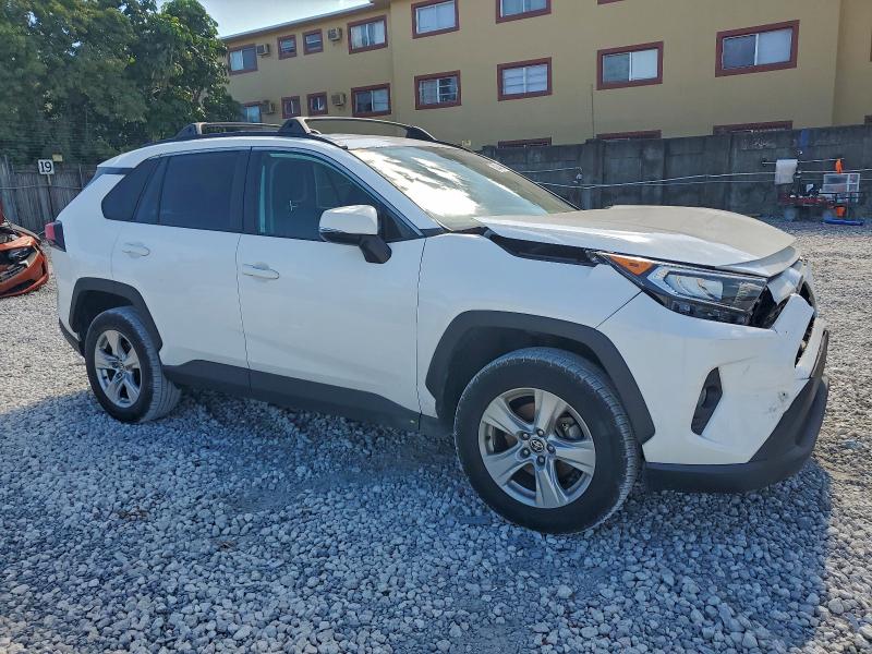 Photo 4 from auction – 2021 TOYOTA RAV4 XLE with VIN 2T3W1RFV8MC115558