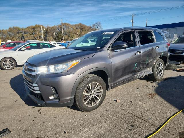 TOYOTA HIGHLANDER 2018 z numerem VIN 5TDJZRFH7JS536373 - Zdjęcie z aukcji