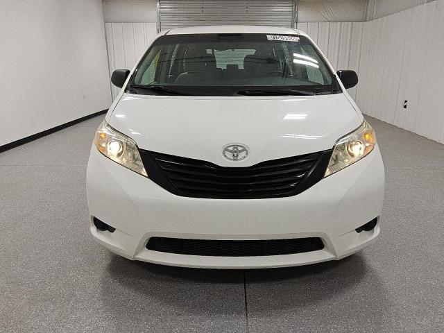 Photo 5 from auction – 2017 TOYOTA SIENNA with VIN 5TDZZ3DC5HS816309