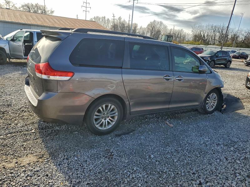 Photo 3 from auction – 2011 TOYOTA SIENNA with VIN 5TDYK3DC9BS109527