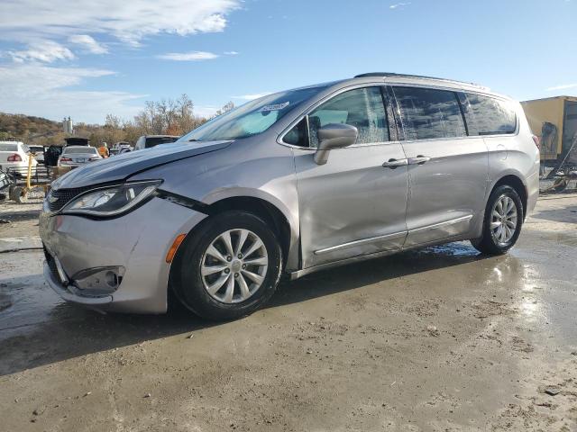 CHRYSLER PACIFICA T 2017 with VIN 2C4RC1BGXHR524255 - Photo from auction