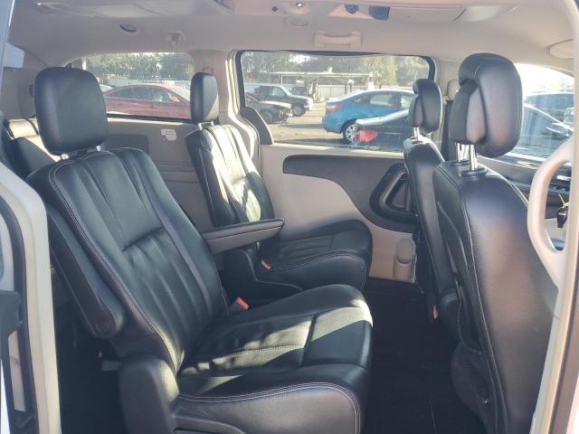 Photo 11 from auction – 2013 CHRYSLER TOWN & COU with VIN 2C4RC1BG8DR815248