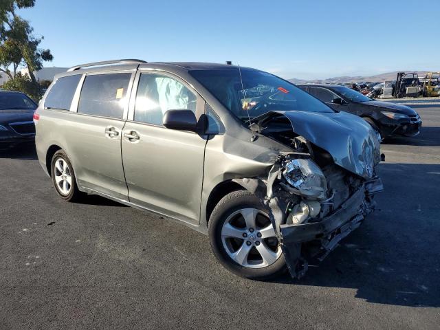Photo 4 from auction – 2013 TOYOTA SIENNA LE with VIN 5TDKK3DC9DS290153