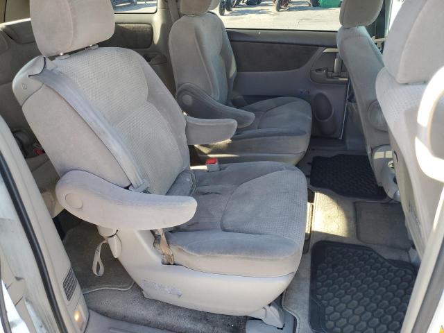 Photo 11 from auction – 2010 TOYOTA SIENNA with VIN 5TDKK4CC7AS320821