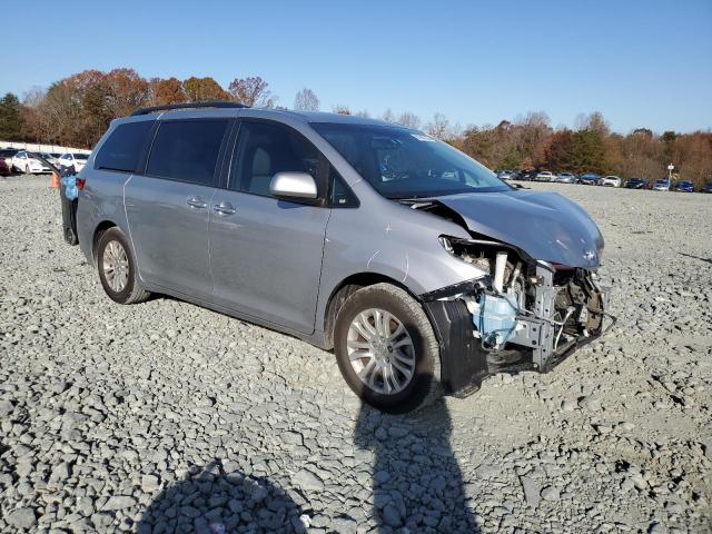 Photo 4 from auction – 2016 TOYOTA SIENNA XLE with VIN 5TDYK3DC1GS695955