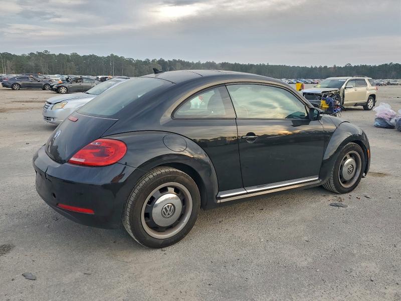Photo 3 from auction – 2012 VOLKSWAGEN BEETLE with VIN 3VWJP7AT6CM636597