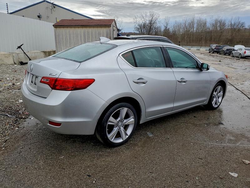 Photo 3 from auction – 2013 ACURA ILX 20 PRE with VIN 19VDE1F51DE005550