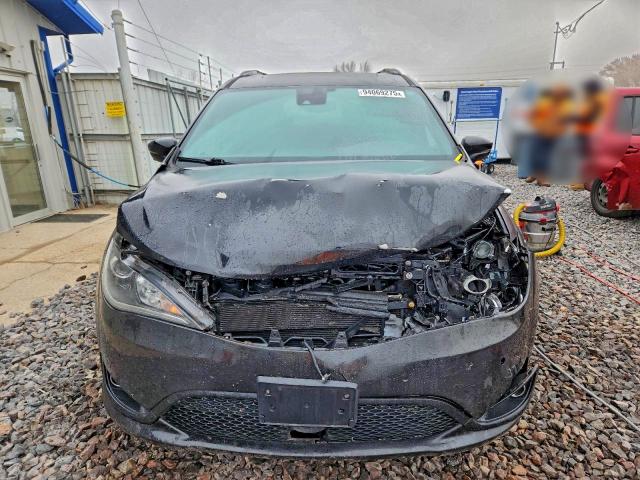 Photo 5 from auction – 2018 CHRYSLER PACIFICA L with VIN 2C4RC1GG9JR230828