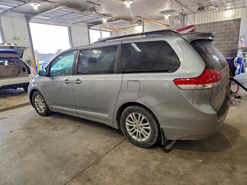 Photo 2 from auction – 2013 TOYOTA SIENNA XLE with VIN 5TDYK3DC0DS377465