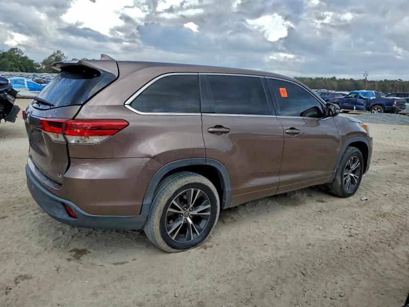 Photo 3 from auction – 2017 TOYOTA HIGHLANDER with VIN 5TDZZRFH0HS194293