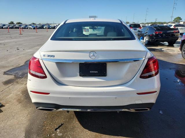 Photo 6 from auction – 2017 MERCEDES-BENZ E 300 with VIN WDDZF4JB7HA052704