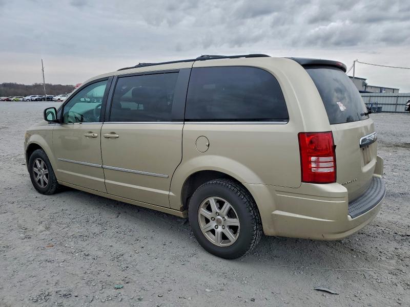 Photo 2 from auction – 2010 CHRYSLER TOWN & COU with VIN 2A4RR5D13AR189757
