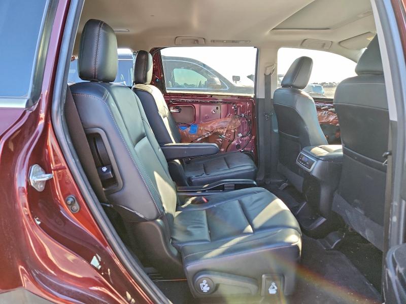 Photo 11 from auction – 2018 TOYOTA HIGHLANDER with VIN 5TDKZRFH0JS273079