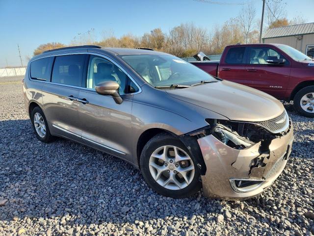 Photo 4 from auction – 2017 CHRYSLER PACIFICA T with VIN 2C4RC1BG5HR809820