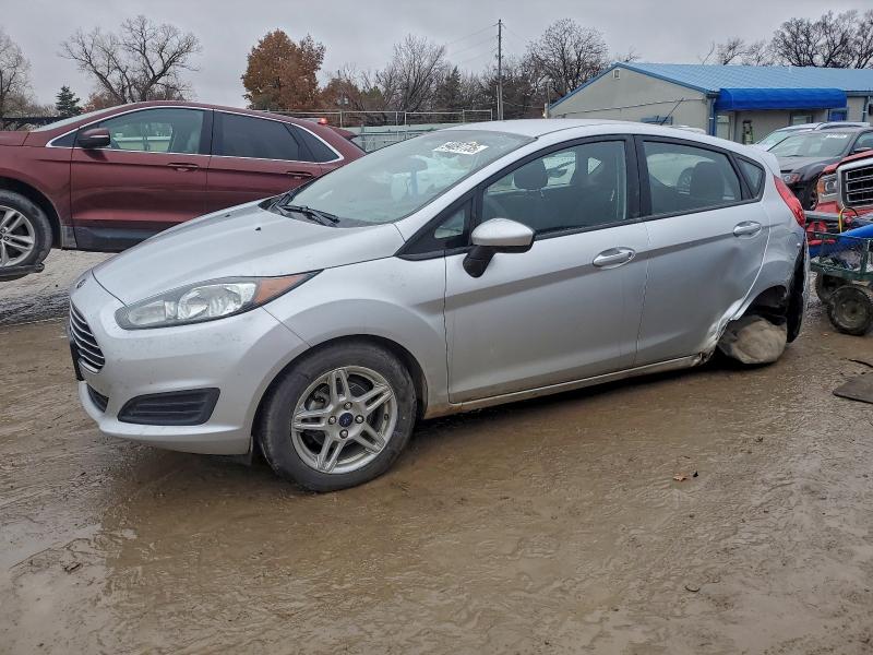 FORD FIESTA SE 2017 with VIN 3FADP4EJ5HM130747 - Photo from auction