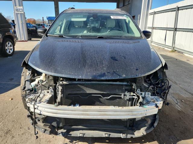 Photo 5 from auction – 2017 CHRYSLER PACIFICA T with VIN 2C4RC1BG3HR623354