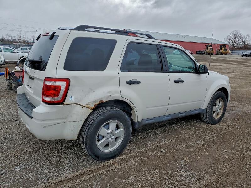 Zdjęcie 3 z aukcji – 2010 FORD ESCAPE XLT z VIN 1FMCU0D71AKC39017