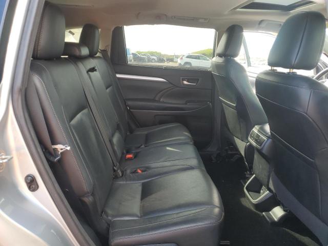 Photo 11 from auction – 2017 TOYOTA HIGHLANDER with VIN 5TDKZRFHXHS522448