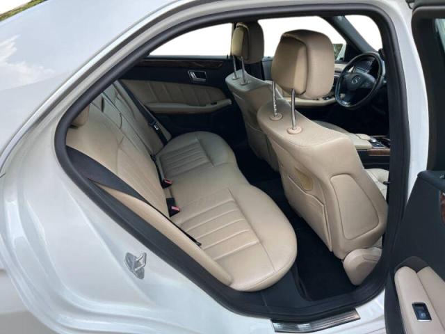 Photo 6 from auction – 2011 MERCEDES-BENZ E 550 with VIN WDDHF7CB8BA489905