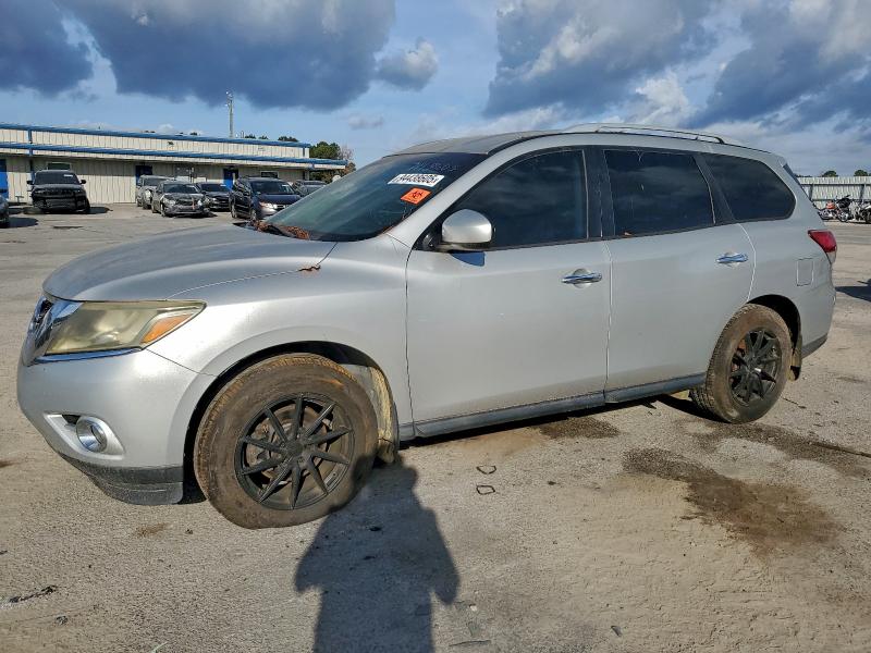 NISSAN PATHFINDER 2015 with VIN 5N1AR2MN0FC621740 - Photo from auction