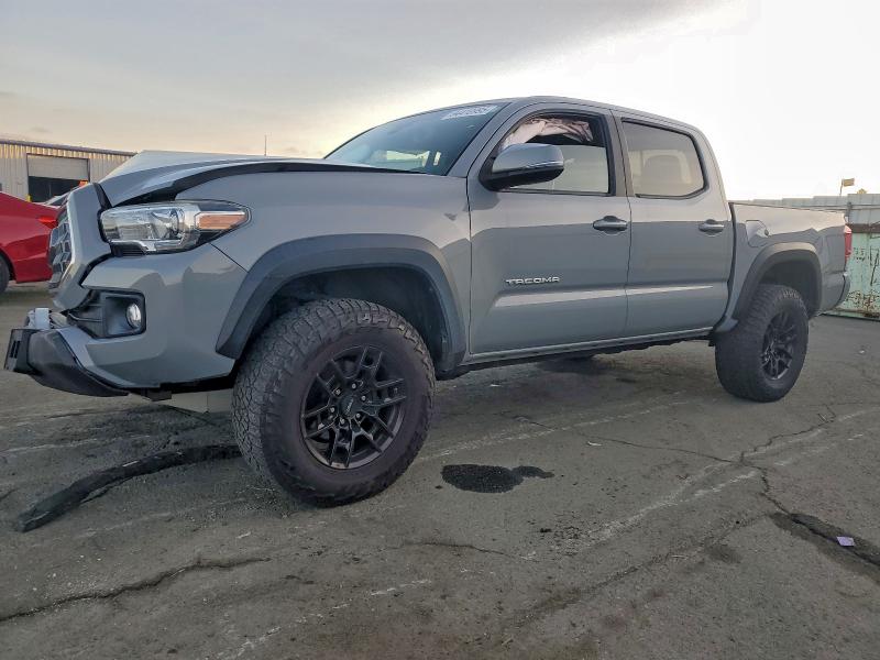 TOYOTA TACOMA DOU 2018 with VIN 3TMCZ5AN0JM122575 - Photo from auction