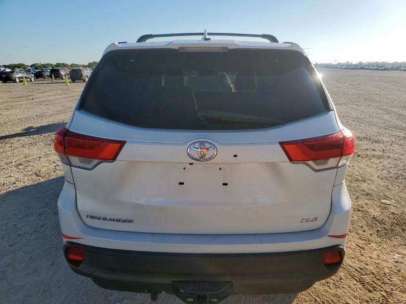 Photo 6 from auction – 2017 TOYOTA HIGHLANDER with VIN 5TDKZRFH2HS515090