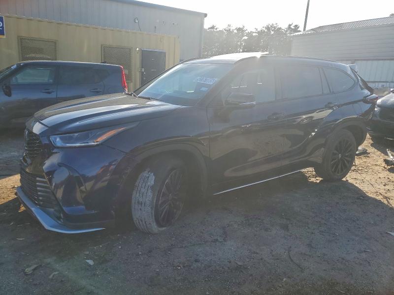 TOYOTA HIGHLANDER 2025 with VIN 5TDKDRBH4SS576453 - Photo from auction