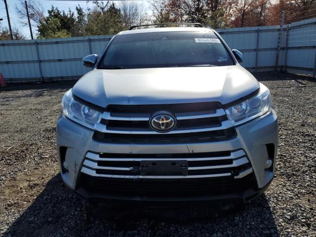 Foto 5 de la subasta – 2017 TOYOTA HIGHLANDER con VIN 5TDBZRFH5HS382311