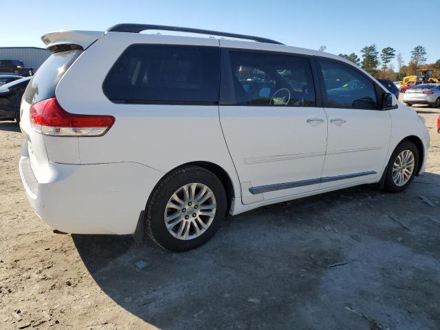 Photo 3 from auction – 2011 TOYOTA SIENNA XLE with VIN 5TDYK3DC0BS166019
