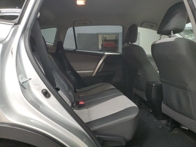 Photo 11 from auction – 2015 TOYOTA RAV4 LE with VIN JTMBFREV2FJ043371