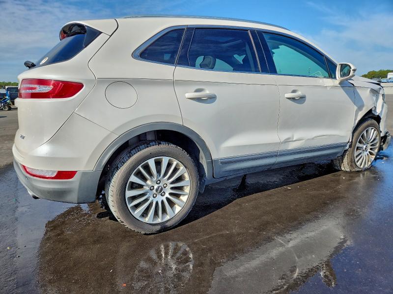 Photo 3 from auction – 2017 LINCOLN MKC RESERV with VIN 5LMCJ3C92HUL50992
