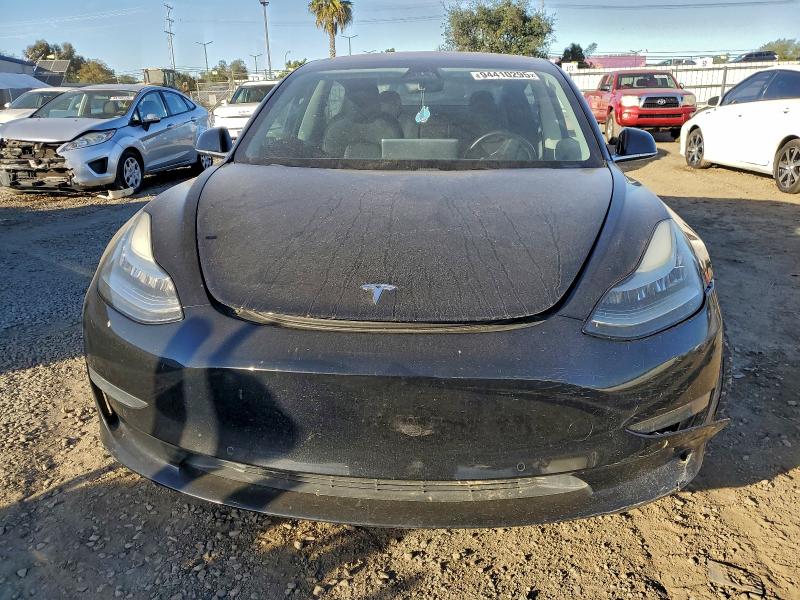 Photo 5 from auction – 2018 TESLA MODEL 3 with VIN 5YJ3E1EA5JF042382