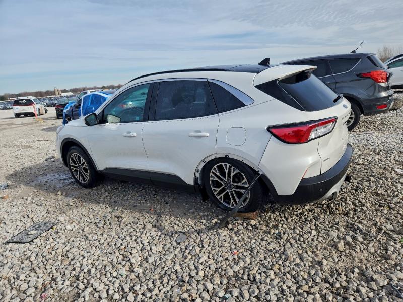 Photo 2 from auction – 2020 FORD ESCAPE SEL with VIN 1FMCU9H9XLUA39373