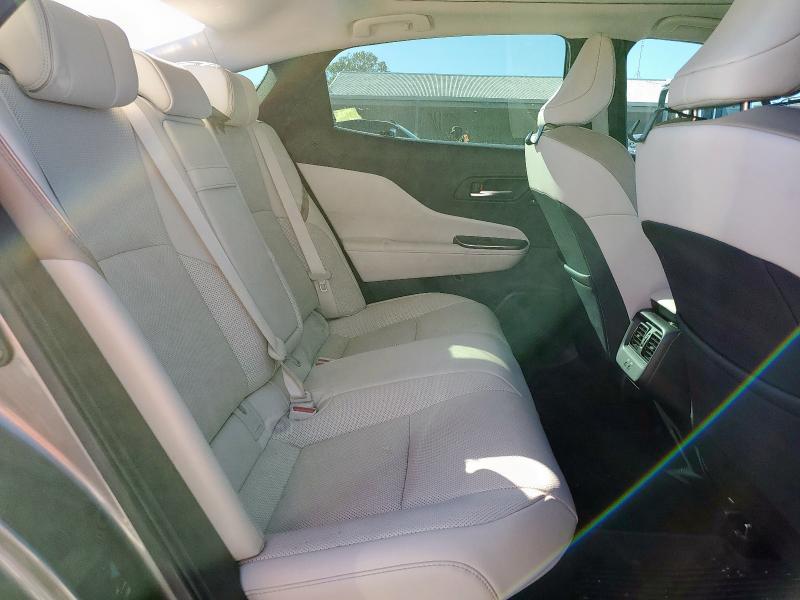 Photo 10 from auction – 2023 TOYOTA CROWN XLE with VIN JTDAAAAF3P3017927