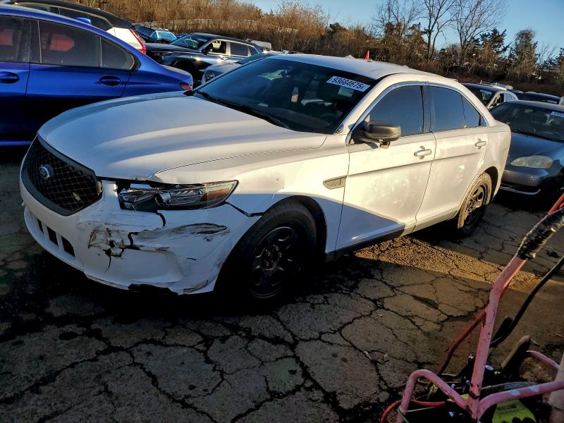 FORD TAURUS POL 2013 مع رقم تعريف المركبة 1FAHP2M83DG144901 - صورة من المزاد