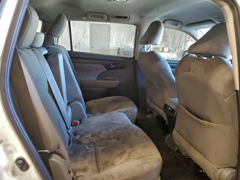 Photo 11 from auction – 2021 TOYOTA HIGHLANDER with VIN 5TDCZRAH1MS048976