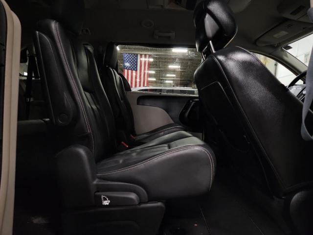 Photo 11 from auction – 2012 CHRYSLER TOWN & COU with VIN 2C4RC1CG3CR416454