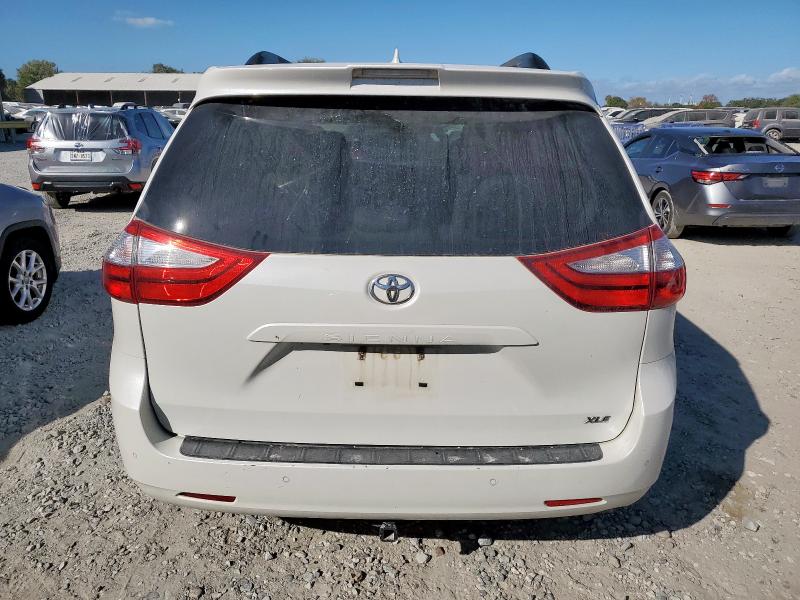 Photo 6 from auction – 2018 TOYOTA SIENNA XLE with VIN 5TDYZ3DC0JS940599