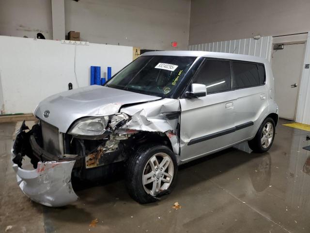 KIA SOUL + 2010 with VIN KNDJT2A23A7156260 - Photo from auction