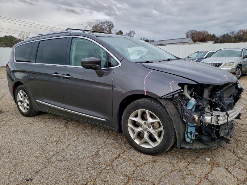 Photo 4 from auction – 2018 CHRYSLER PACIFICA T with VIN 2C4RC1BG0JR174172
