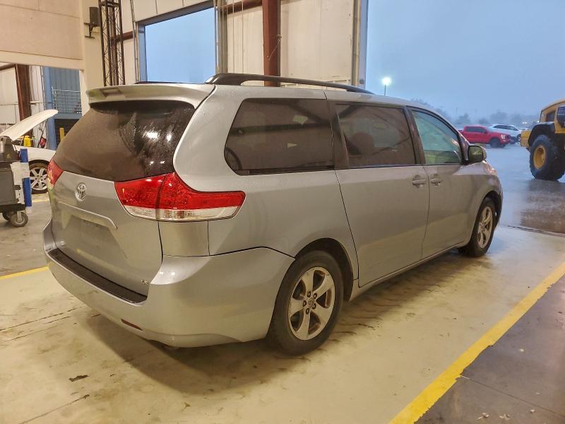 Photo 3 from auction – 2014 TOYOTA SIENNA LE with VIN 5TDKK3DC4ES517704