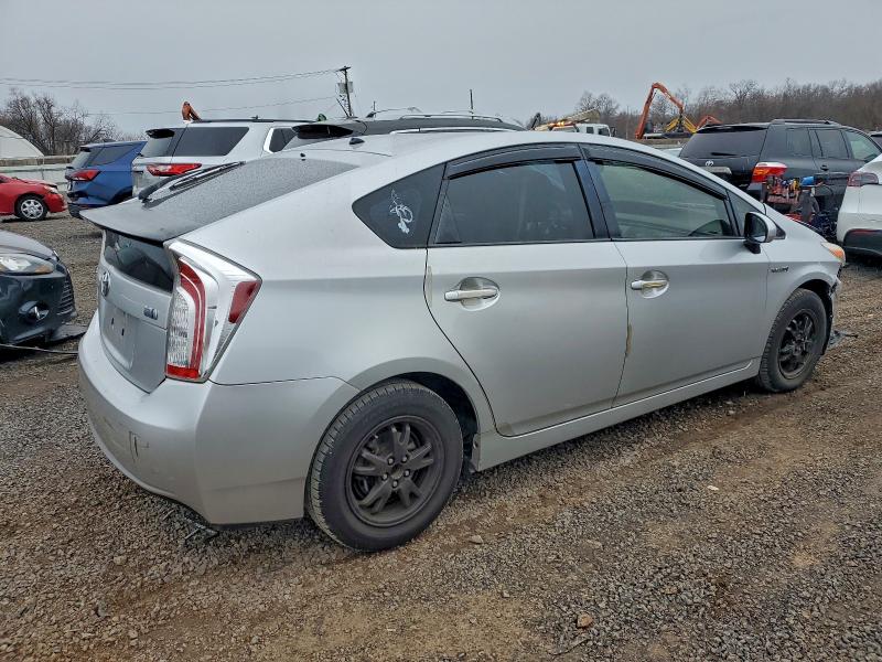 Photo 3 from auction – 2013 TOYOTA PRIUS with VIN JTDKN3DU2D0350146