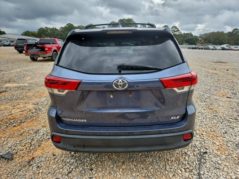 Photo 6 from auction – 2018 TOYOTA HIGHLANDER with VIN 5TDKZRFHXJS247623
