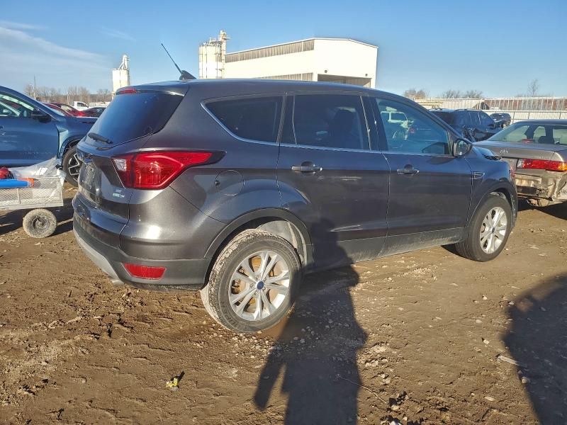 Photo 3 from auction – 2019 FORD ESCAPE SE with VIN 1FMCU9GD7KUB03020
