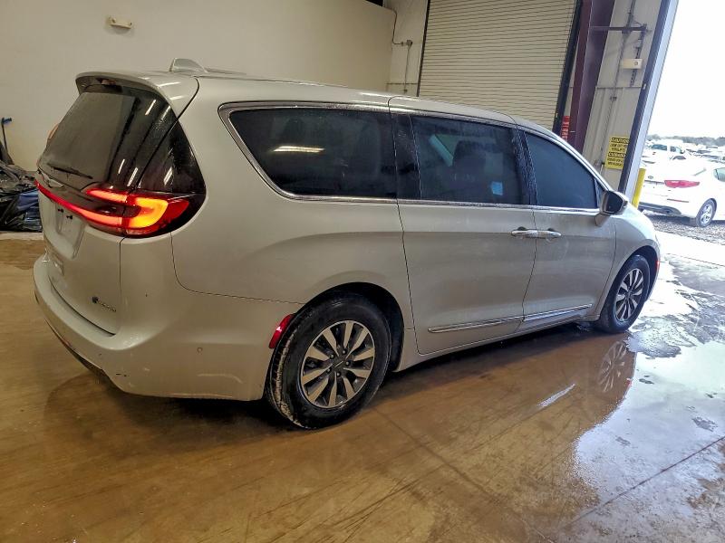 Photo 3 from auction – 2022 CHRYSLER PACIFICA H with VIN 2C4RC1S73NR148073