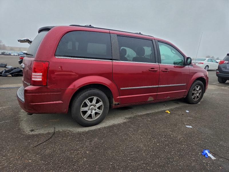 Photo 3 from auction – 2010 CHRYSLER TOWN & COU with VIN 2A4RR8D16AR395074