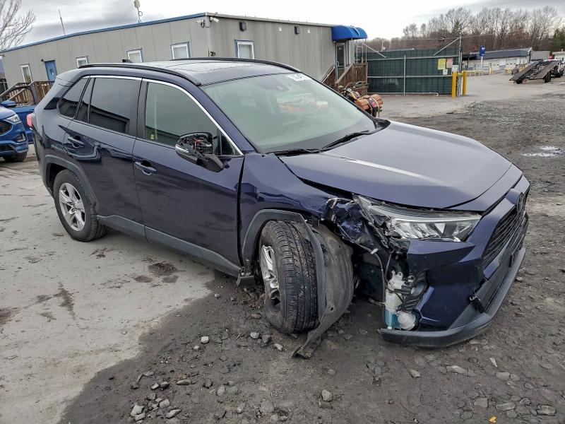 Photo 4 from auction – 2019 TOYOTA RAV4 XLE with VIN JTMP1RFV6KD502610